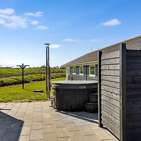 Ferienhaus Mieka - 400m From The Sea By Interhome *